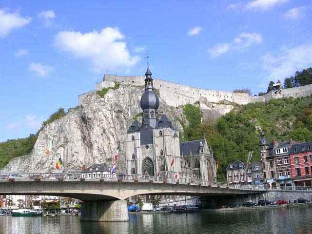 DISCOVER THE SURROUNDINGS OF DINANT